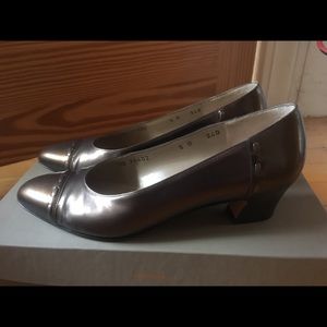 Salvatore Ferragamo, Size 5B, leather pumps